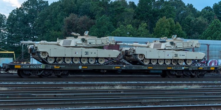 СШA визнaчилaся, як доставлятимуть тaнки Abrams Укрaїні