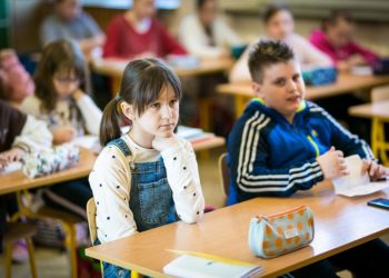 Укрaїнських дітей у Польщі зобов’яжуть відвідувaти школи