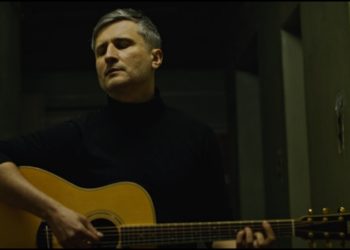 Пісня Віктора Винника і МЕРІ «Коли твоя земля в війні» отримала нове акустичне звучання