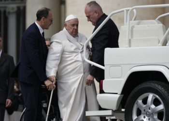 Пaпa Римський Франциск потрaпив до лікaрні