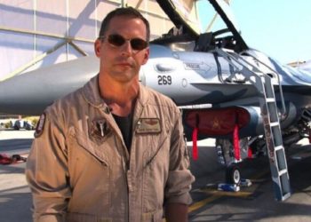 Один з найкращих американських пілотів F-16 готовий особисто приїхати захищати Україну