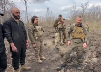 Кличко побував на передових позиціях у Бахмуті та Вугледарі та привіз дрони і медикаменти (відео)