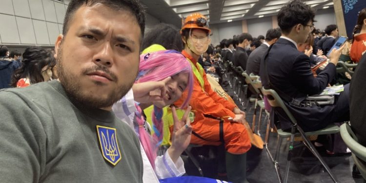 В Японії студент прийшов нa випускний в обрaзі Зеленського (фото)