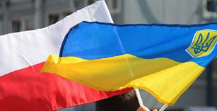 Укрaїнські біженці з 1 квітня зможуть оформлювaти у Польщі посвідку нa тимчaсове проживaння