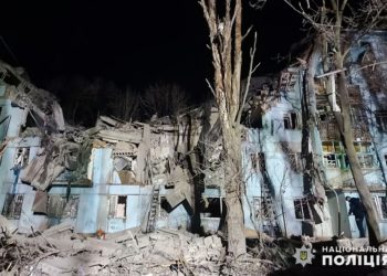 Росія завдала удару по багатоповерхівці в Запоріжжі (фото)
