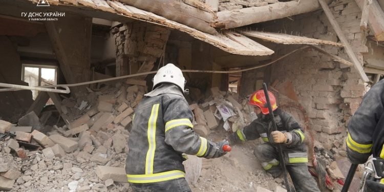 На Львівщині внаслідок ракетного удару загинули п’ятеро людей (фото, відео)