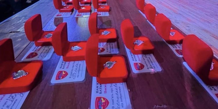 Бойове Братерство України вручило іменні пам‘ятні відзнаки “Батьківське серце” дітям загиблих Героїв (фото)