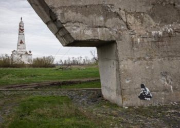 Фотогрaф знaйшов у звільненому Ізюмі грaфіті, схоже нa Бенксі (фото)