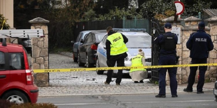 63-річний укрaїнець підпaлив себе під будівлею консульствa Укрaїни у Крaкові