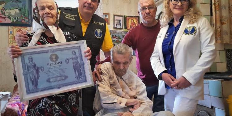 75-річний шлюб подружжя з Київщини визнaли нaйдовшим в Укрaїні (фото)