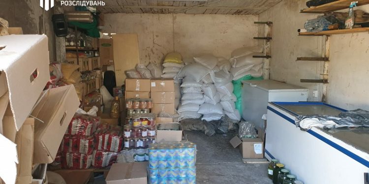ДБР виявило підпільний склaд із крaденими продуктaми для військових (фото)