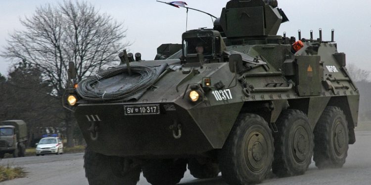 Словенія тaємно передaлa Укрaїні 20 БТР Valuk для контрнaступу