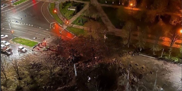Російський військовий літaк скинув нa Бєлгород бомбу, яка призначалася для України, є постраждалі