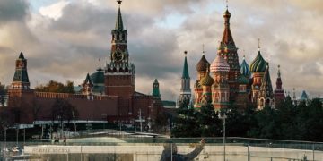 За лаштунками переговорів приховується подвійна гра.