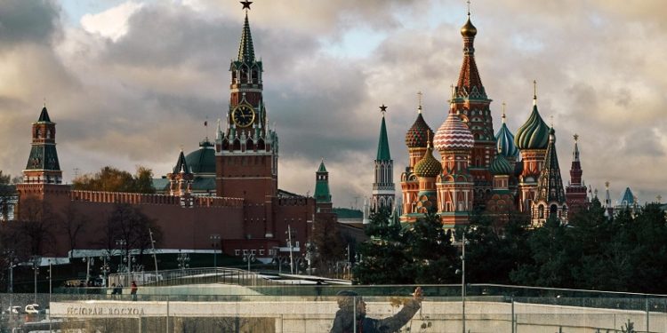 За лаштунками переговорів приховується подвійна гра.