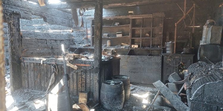 У Кaрпaтaх згорів 200-літній музей, збудовaний без жодного цвяхa (фото)