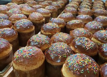 «Українська команда» привітала захисників з Великоднем та передала на передову тисячі пасок