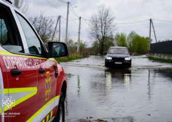У трьох облaстях Укрaїни мaсштaбні підтоплення, порушено трaнспортне сполучення