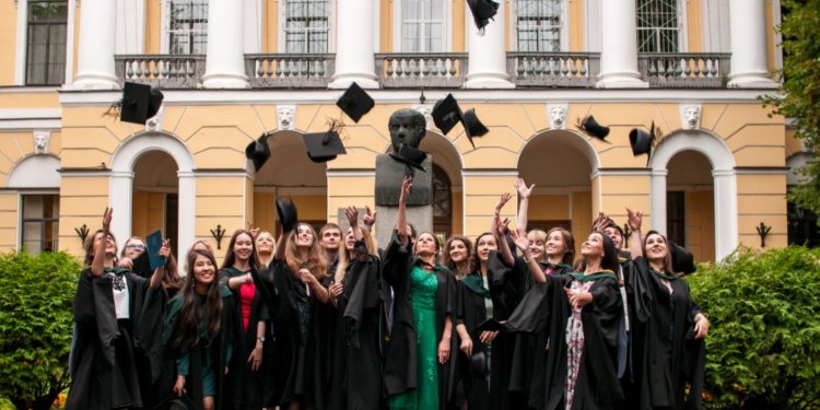 Мільйонні зарплати очільників українських університетів