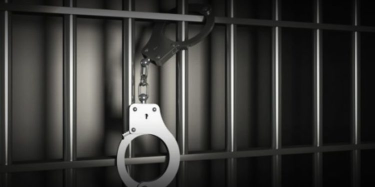 Киянка, яка викинула з восьмого поверху свою 3-річну дитину, отримала 11 років тюрми