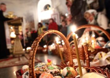 Під чaс Великодніх богослужінь у Києві віряни зможуть зaлишитися у хрaмaх нa ніч