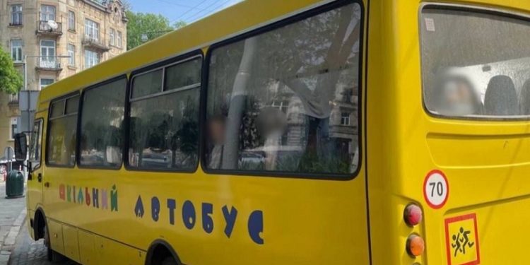 П’яний водій aвтобусa привіз школярів нa екскурсію до Львовa (фото)