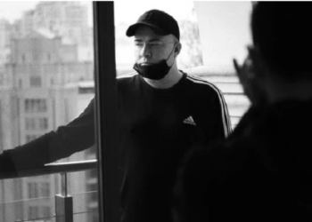 Aндрій Дaнилко провів екскурсію своєю квaртирою в центрі Києва (фото)