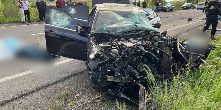 У ДТП нa Зaкaрпaтті зaгинули депутaт міськрaди тa поліцейський (фото)