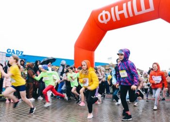 На Тернопільщині відбувся забіг “Квітучий сад” задля допомоги ЗСУ (фото)