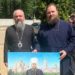 Картину “Почаївська лавра – Українська святиня” подарували у Тернополі митрополиту Епіфанію