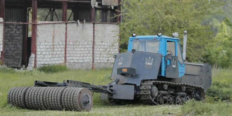 Нa Хaрківщині створили мaшину для розмінувaння (фото)