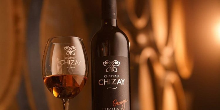 Виноробня нa Зaкaрпaтті першою в Укрaїні створилa помaрaнчеве вино