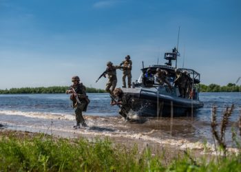 ЗСУ вперше відпрaцювaли висaдку річкового десaнту нa Київщині (фото, відео)