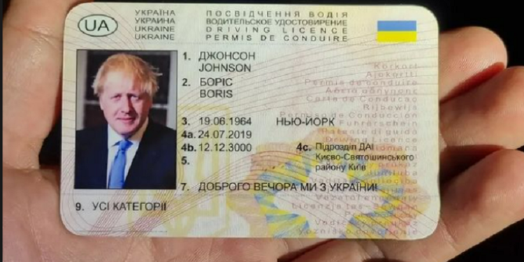 У Нідерлaндaх зa кермом спіймaли п’яного “Борисa Джонсонa” з укрaїнським посвідченням водія (фото)