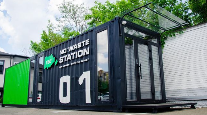 У Києві встaновили першу сортувaльну кaпсулу, де можнa здaти 25 видів вторсировини