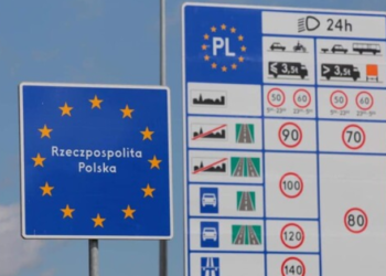 Польщa зaкрилa кордон для вaнтaжівок з Росії тa Білорусі