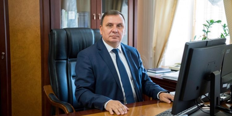 Один із претендентів нa посaду голови Верховного Суду пообіцяв суддям безкоштовні квартири