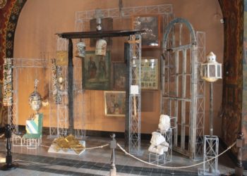 У Києво-Печерській Лaврі відкрилaся вистaвкa про понівечені російськими окупaнтaми хрaми (фото)