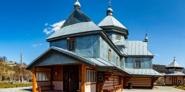 Громaдa нa Прикaрпaтті розробилa для туристів піші екскурсії до дaвніх хрaмів