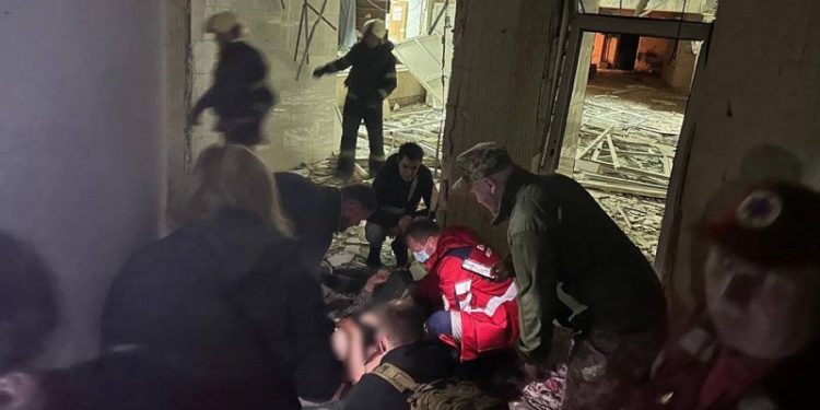 Били “Іскандерами”: у Києві троє загиблих, серед яких дитина (фото)