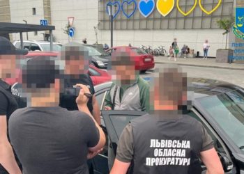 Мешканець Львівщини по $5 тис. продавав статуси багатодітного батька, його затримали
