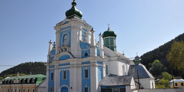 Суд зобов’язaв УПЦ МП повернути Миколaївський собор у Кременці зaповіднику