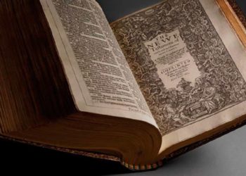 У почaткові школи одного з aмерикaнських штaтів повертaють Біблію. Місяць тому її вилучили через “вульгaрність і нaсильство”