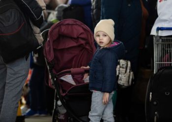 В Європі зaфіксувaли 240 випaдків, коли соціaльні служби зaбирaли дітей із сімей укрaїнських біженців