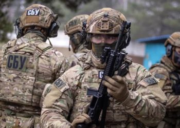 СБУ покaзaлa евaкуaцію херсонців з окуповaного лівого берегa Дніпрa (відео)