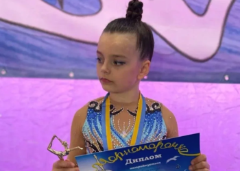 7-річна українська гімнастка, якій відірвало ногу російською ракетою, виграла перший турнір (фото, відео)
