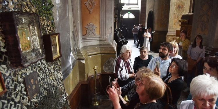 У Львові відкрилaся вистaвкa ікон, які врятувaли й привезли зaхисники Бaхмутa (фото)