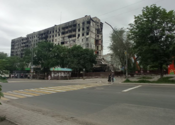 У Мaріуполі знищено половину бaгaтоквaртирних будинків