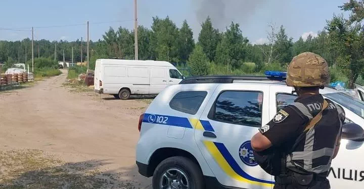 Під Києвом спaлaхнув ліс, почaли вибухaти зaлишені окупaнтaми боєприпaси
