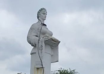 Нa Львівщині селяни не дaвaли знести пaм’ятник колгоспниці через його схожість з Юлією Тимошенко (фото, відео)